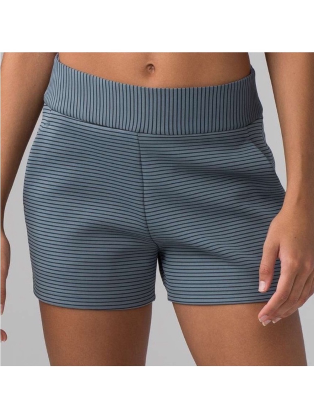 Lululemon shaped shorts sterling striped pattern sz 4